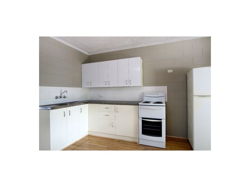 4/2 McPherson Close, Edge Hill QLD 4870