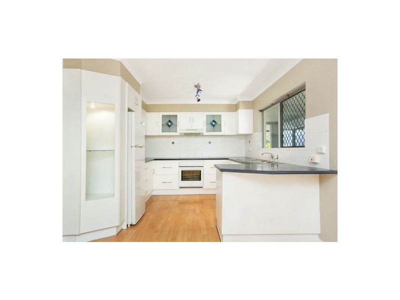 7 Ivy Close, Mooroobool QLD 4870