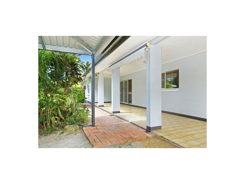 7 Ivy Close, Mooroobool QLD 4870