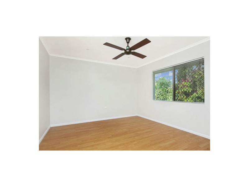 7 Ivy Close, Mooroobool QLD 4870