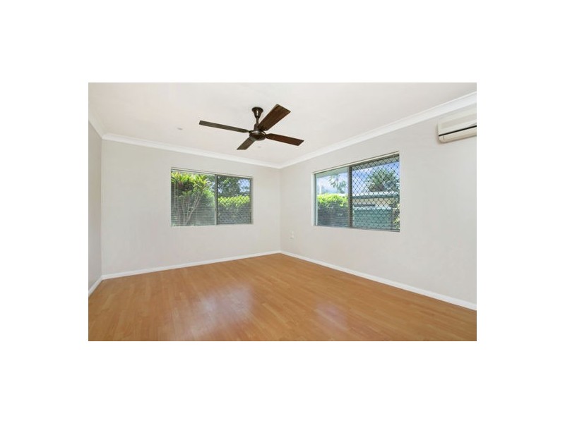 7 Ivy Close, Mooroobool QLD 4870