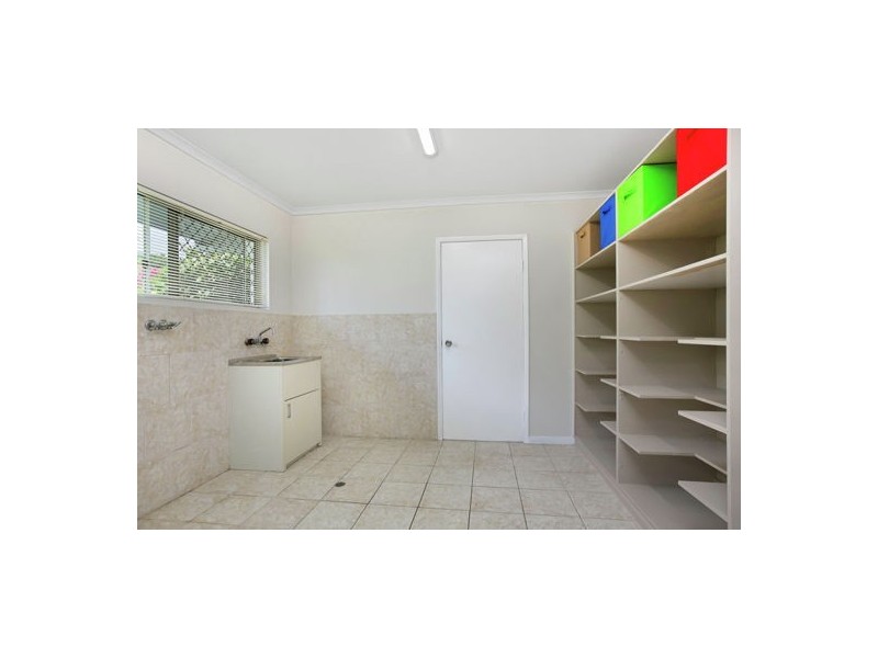 7 Ivy Close, Mooroobool QLD 4870