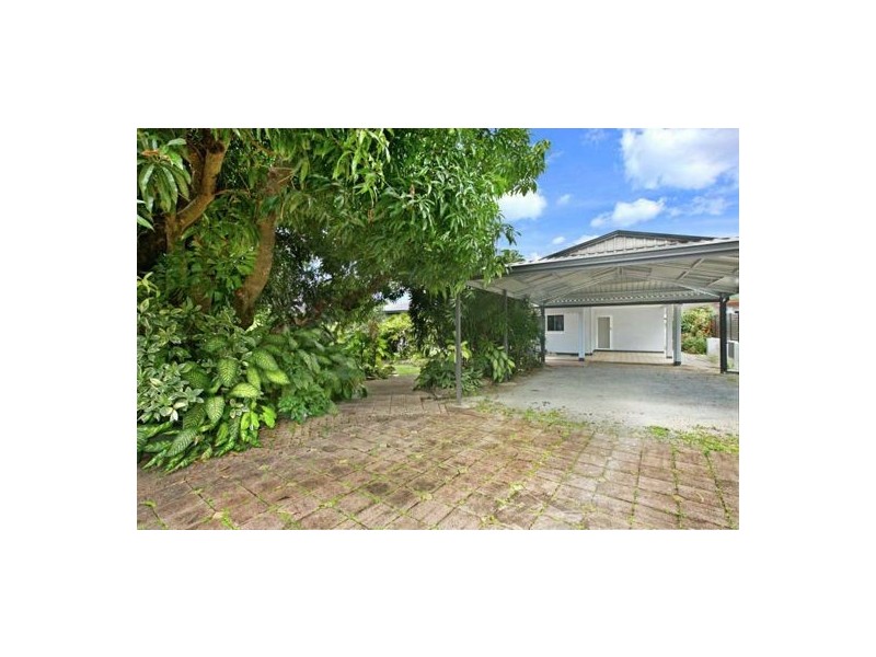 7 Ivy Close, Mooroobool QLD 4870