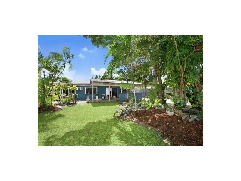 7 Cassia Street, Holloways Beach QLD 4878