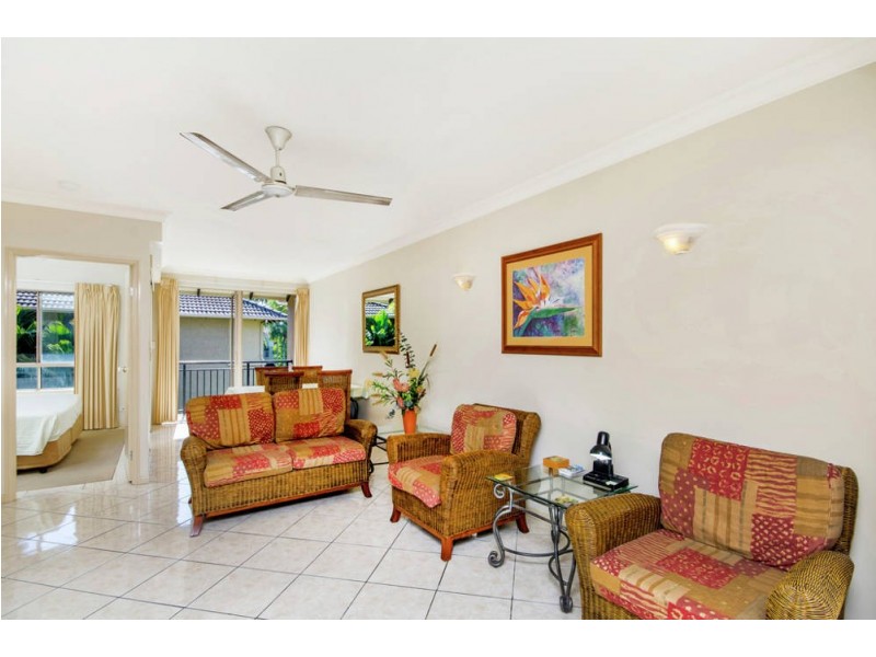 816/2 Greenslopes Street, Cairns North QLD 4870