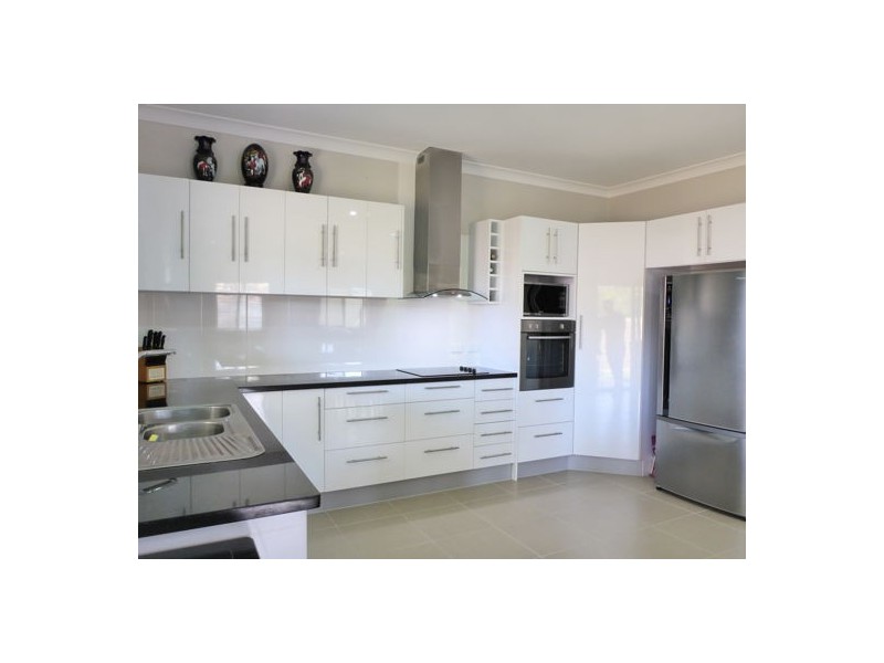 7 Henrietta Place, Mooroobool QLD 4870