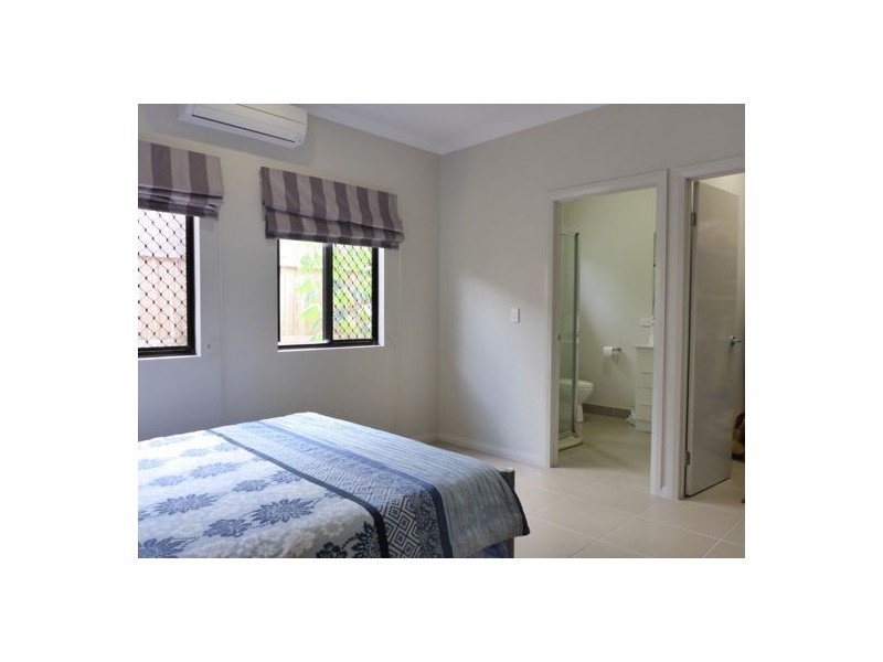 7 Henrietta Place, Mooroobool QLD 4870