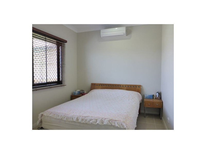 7 Henrietta Place, Mooroobool QLD 4870