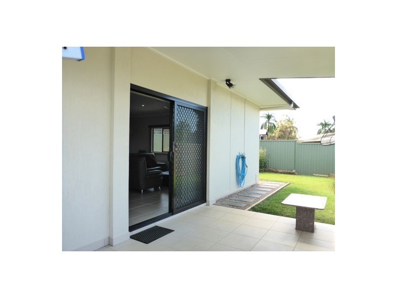 7 Henrietta Place, Mooroobool QLD 4870