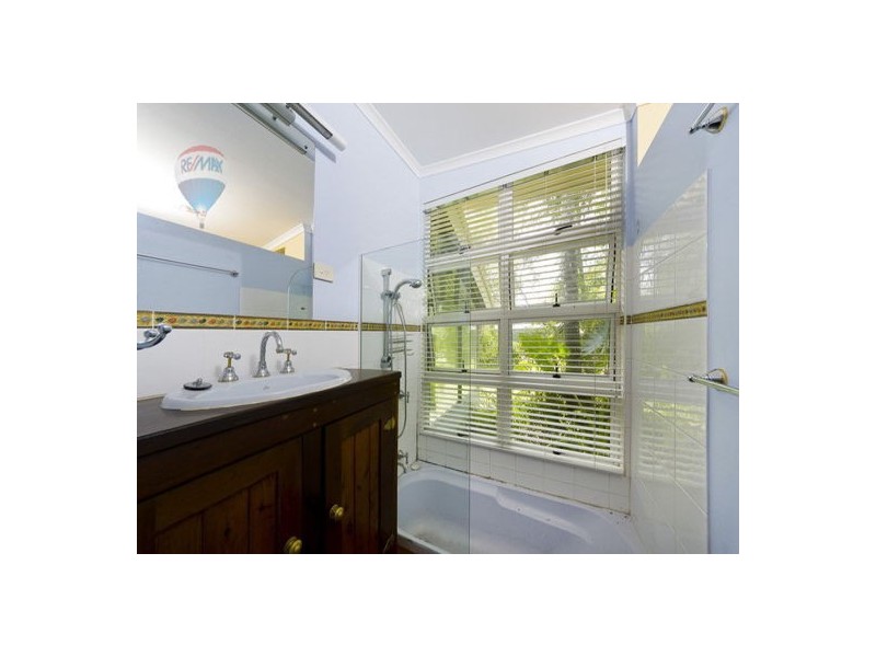 8 Dollisson Street, Manunda QLD 4870