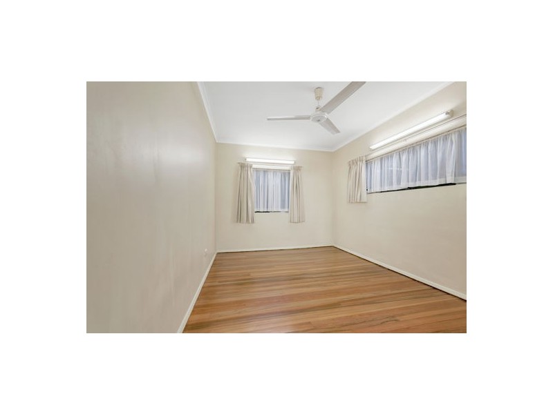 4 Maina Street, Woree QLD 4868