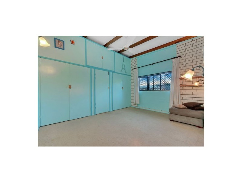 23 Walnut Street, Holloways Beach QLD 4878
