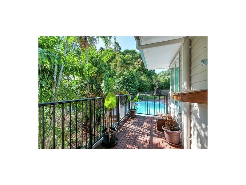 80 Hillview Crescent, Whitfield QLD 4870