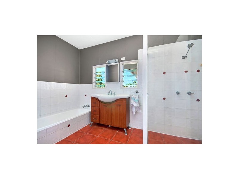 80 Hillview Crescent, Whitfield QLD 4870