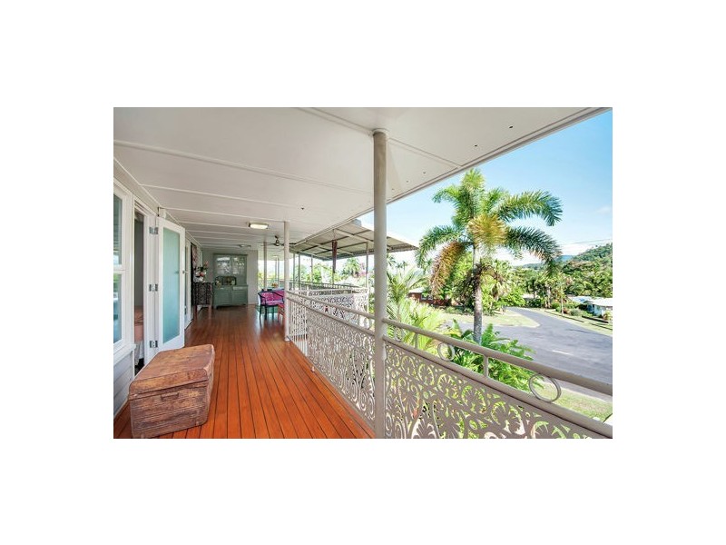 80 Hillview Crescent, Whitfield QLD 4870