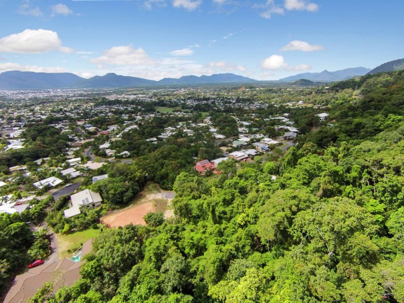 7 Julian Close, Mooroobool QLD 4870