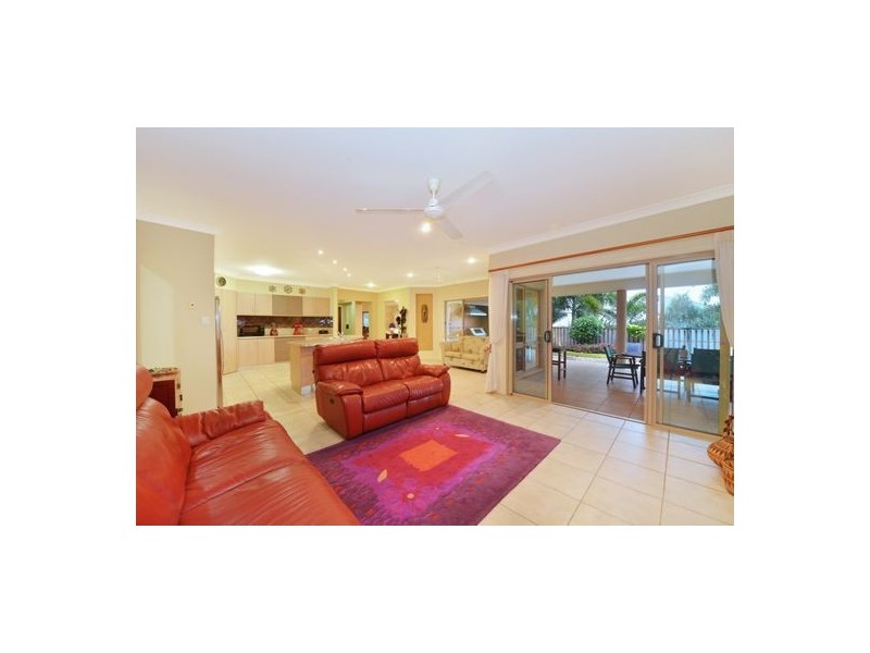 7 Kawana Street, Caravonica QLD 4878