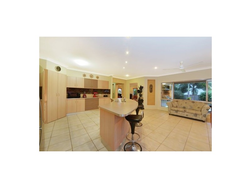 7 Kawana Street, Caravonica QLD 4878