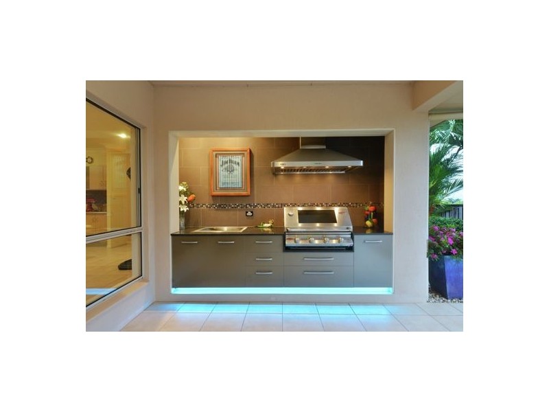 7 Kawana Street, Caravonica QLD 4878