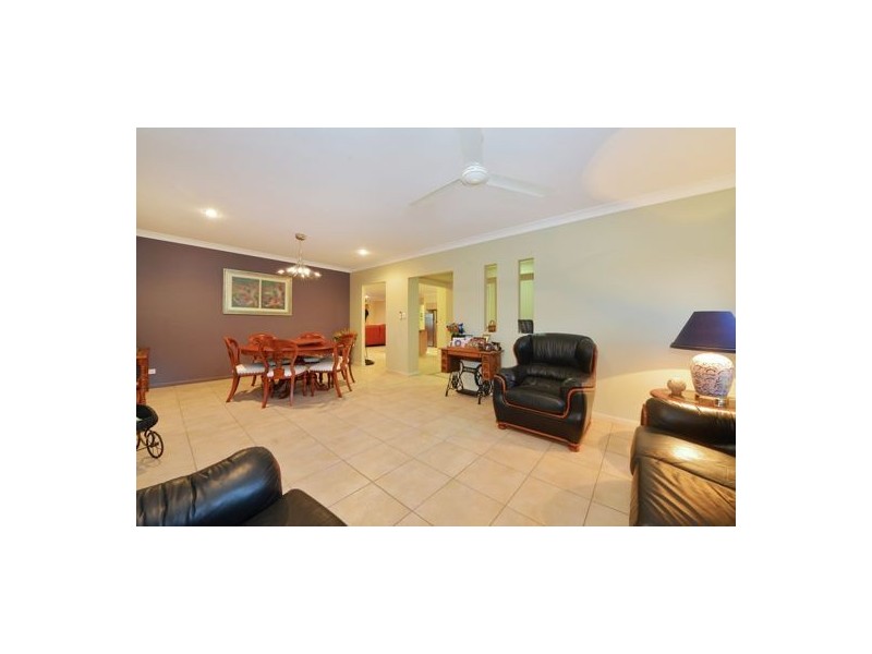 7 Kawana Street, Caravonica QLD 4878