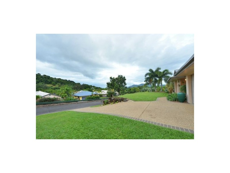 7 Kawana Street, Caravonica QLD 4878