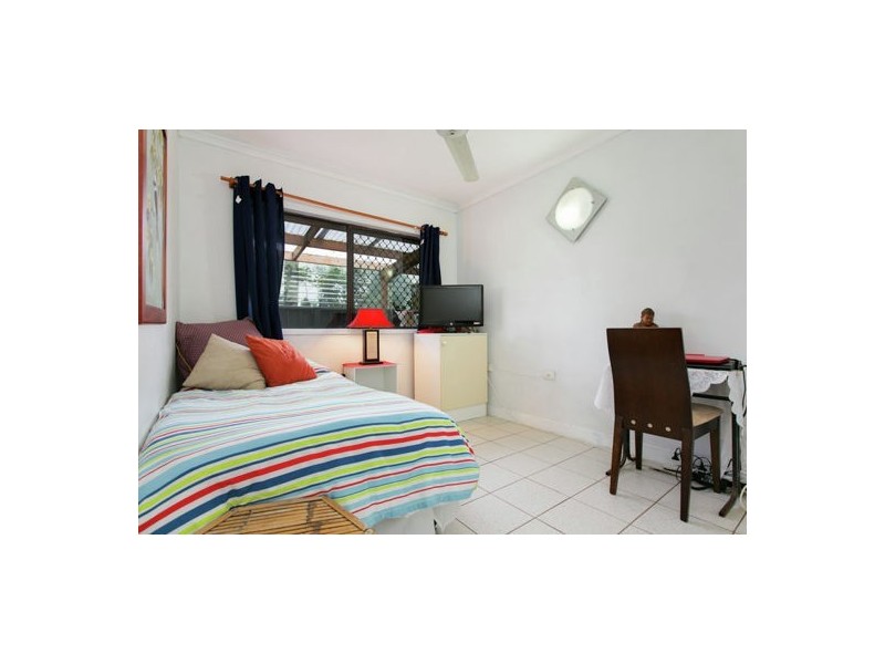 1/1-9 Joan Street, Bungalow QLD 4870