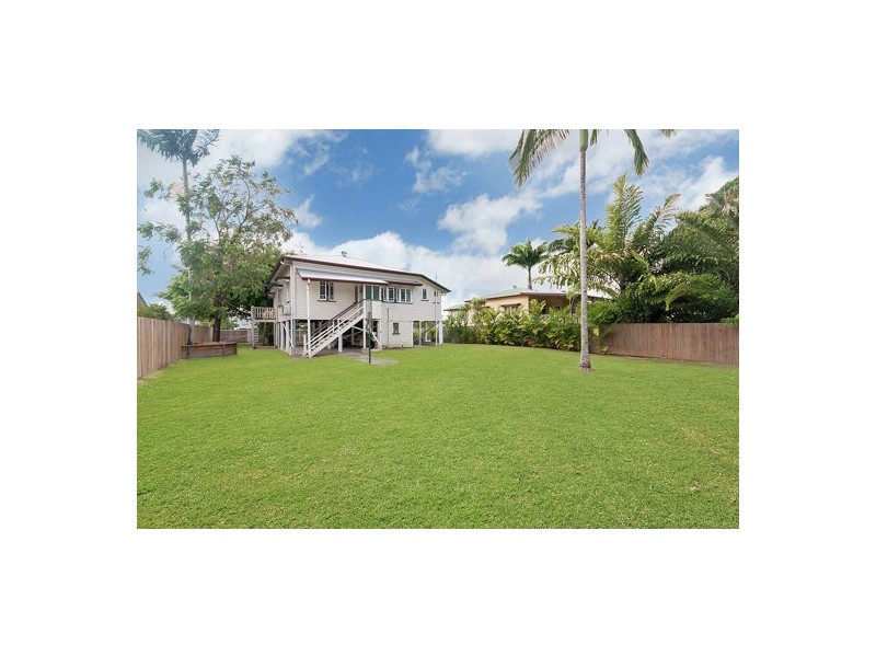 283 Pease Street, Edge Hill QLD 4870