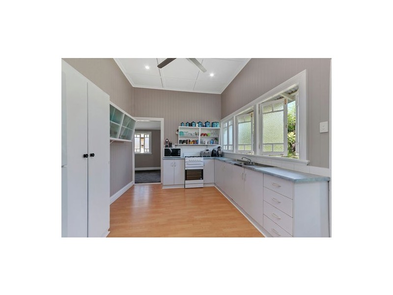 283 Pease Street, Edge Hill QLD 4870