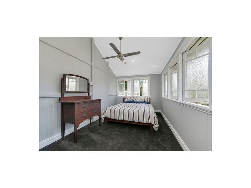 283 Pease Street, Edge Hill QLD 4870