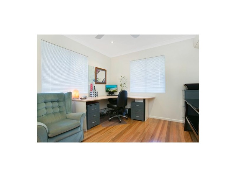 7 Cassia Street, Holloways Beach QLD 4878