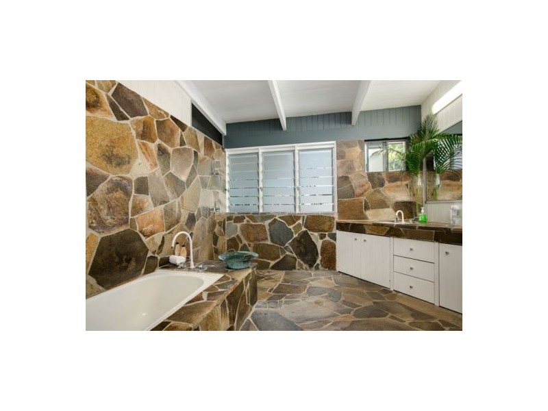 7 Cassia Street, Holloways Beach QLD 4878