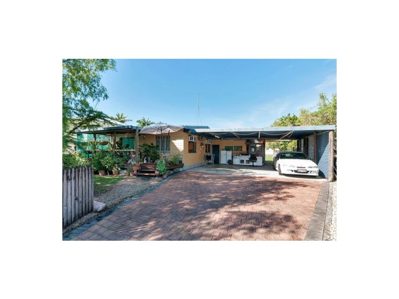 9 Perkins Street, Manoora QLD 4870