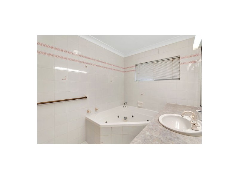 8 Glen Close, Bayview Heights QLD 4868
