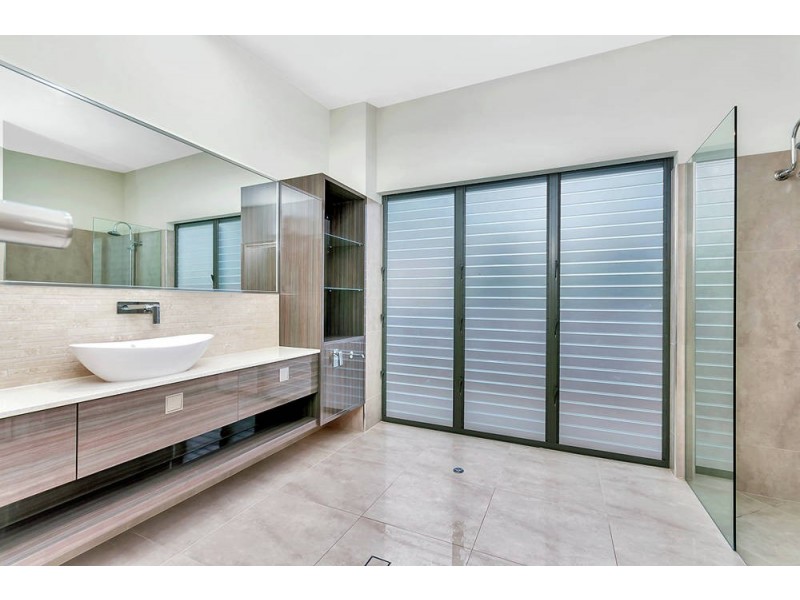 19 Litara Court, Palm Cove QLD 4879