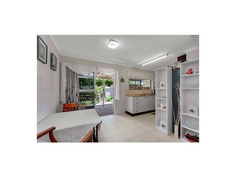 2/93 Jensen Street, Whitfield QLD 4870