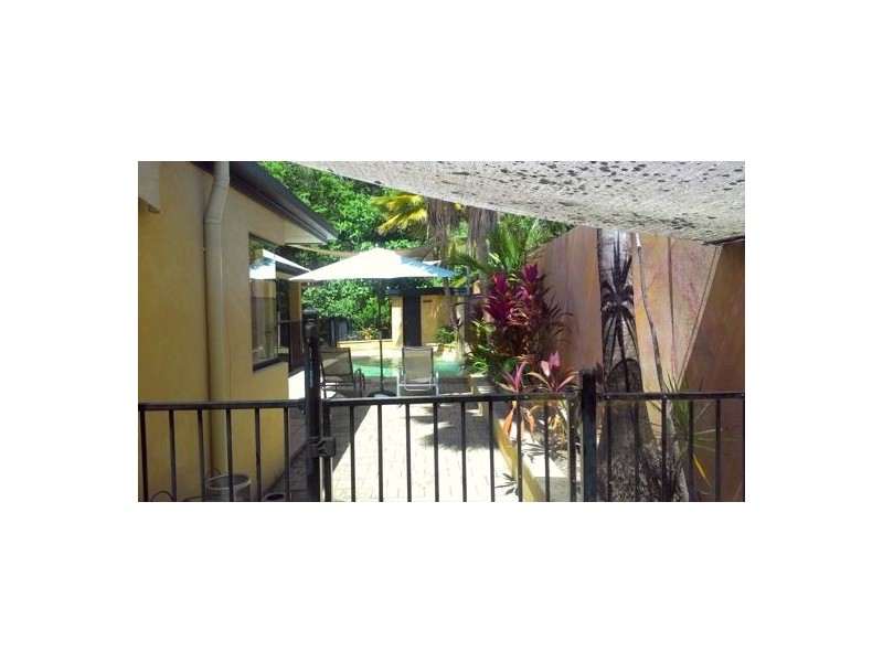 10 Barrier Close, Clifton Beach QLD 4879