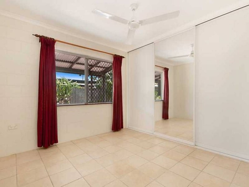 2 Denman Close, Manoora QLD 4870