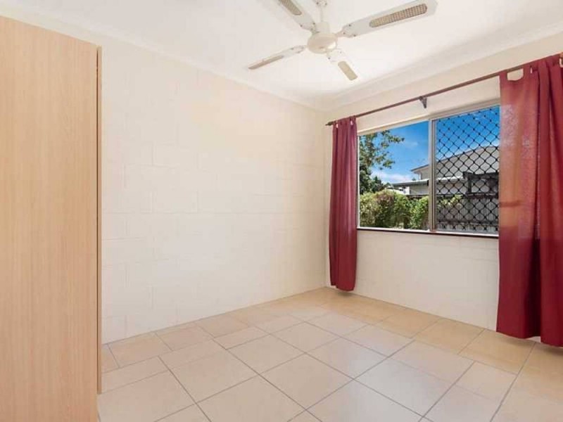 2 Denman Close, Manoora QLD 4870