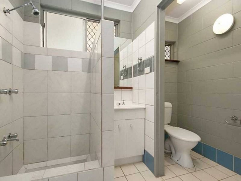 2 Denman Close, Manoora QLD 4870