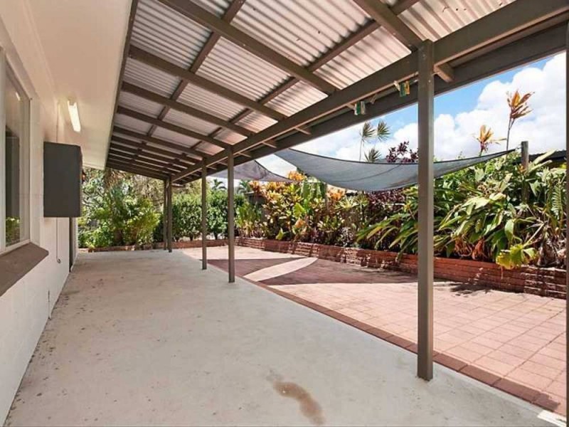 2 Denman Close, Manoora QLD 4870
