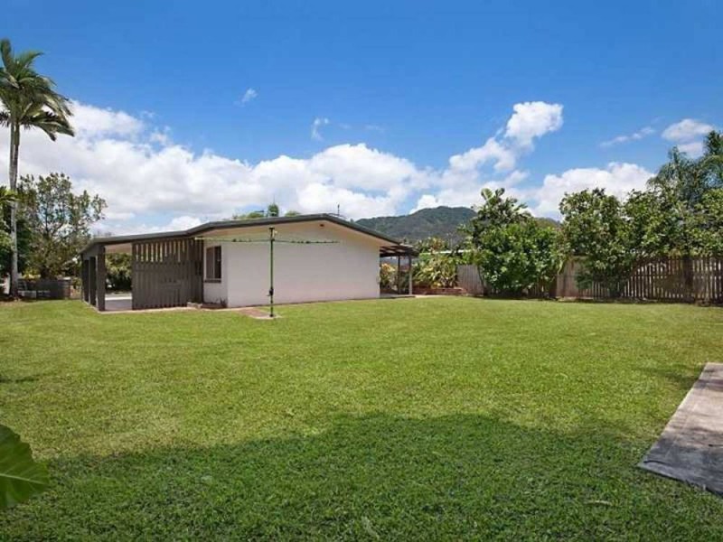 2 Denman Close, Manoora QLD 4870