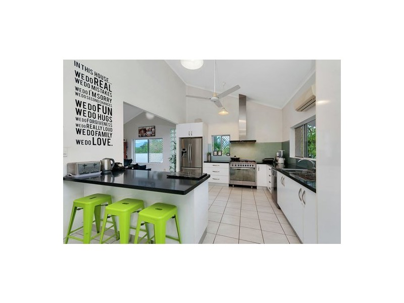 9 Iona Close, Edge Hill QLD 4870
