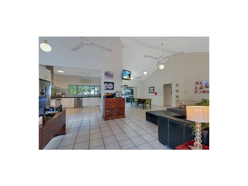 9 Iona Close, Edge Hill QLD 4870