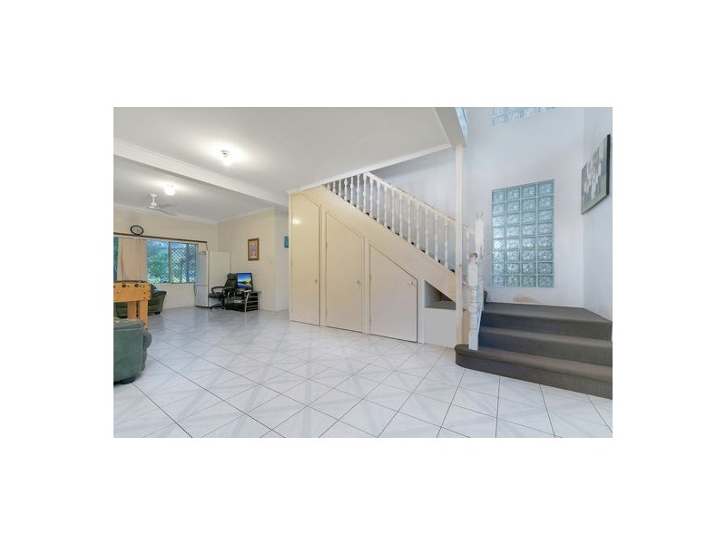 9 Iona Close, Edge Hill QLD 4870