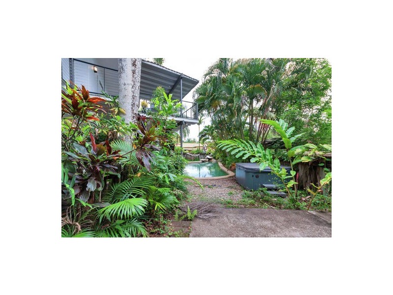 9 Iona Close, Edge Hill QLD 4870