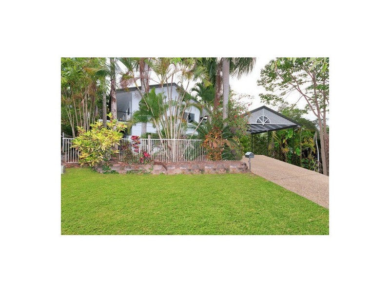 9 Iona Close, Edge Hill QLD 4870