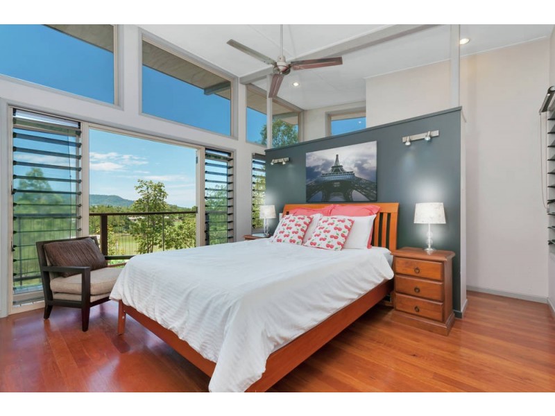 5 Eleanor Close, Mooroobool QLD 4870