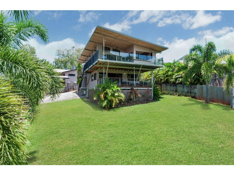 5 Eleanor Close, Mooroobool QLD 4870