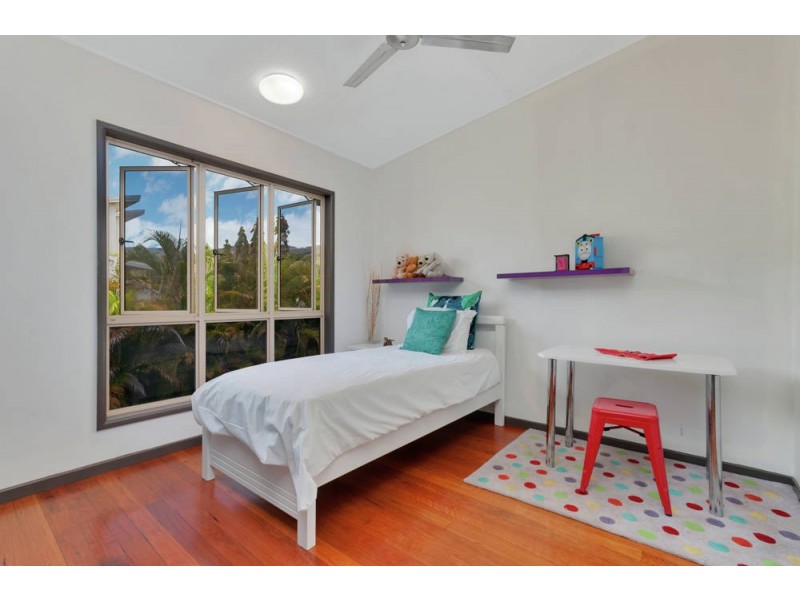 5 Eleanor Close, Mooroobool QLD 4870