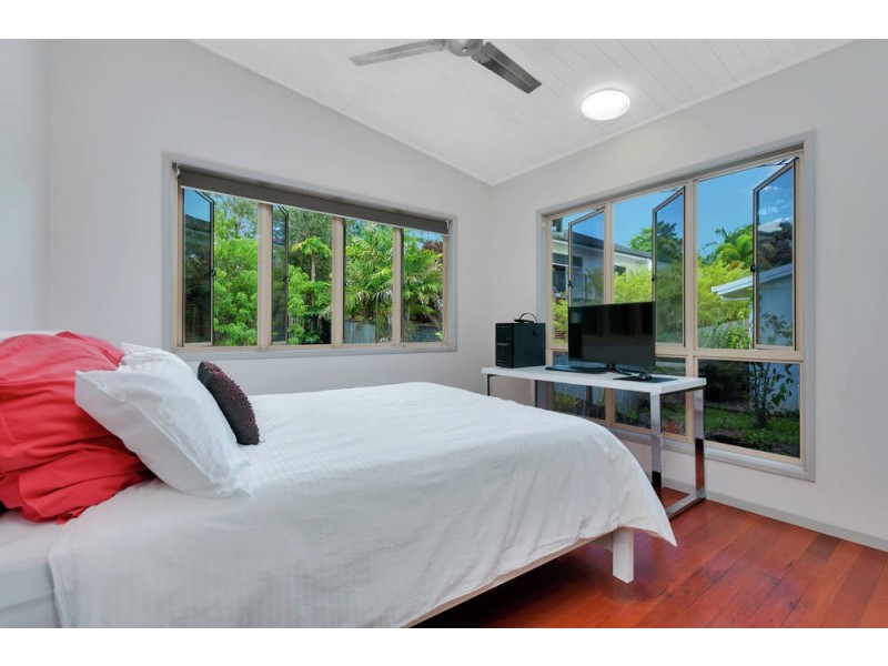 5 Eleanor Close, Mooroobool QLD 4870